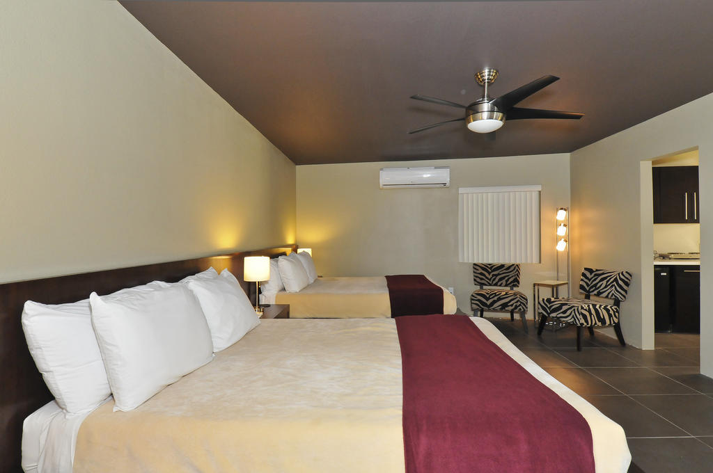Bearfoot Inn - Clothing Optional Hotel For Gay Men Palm Springs Cameră foto
