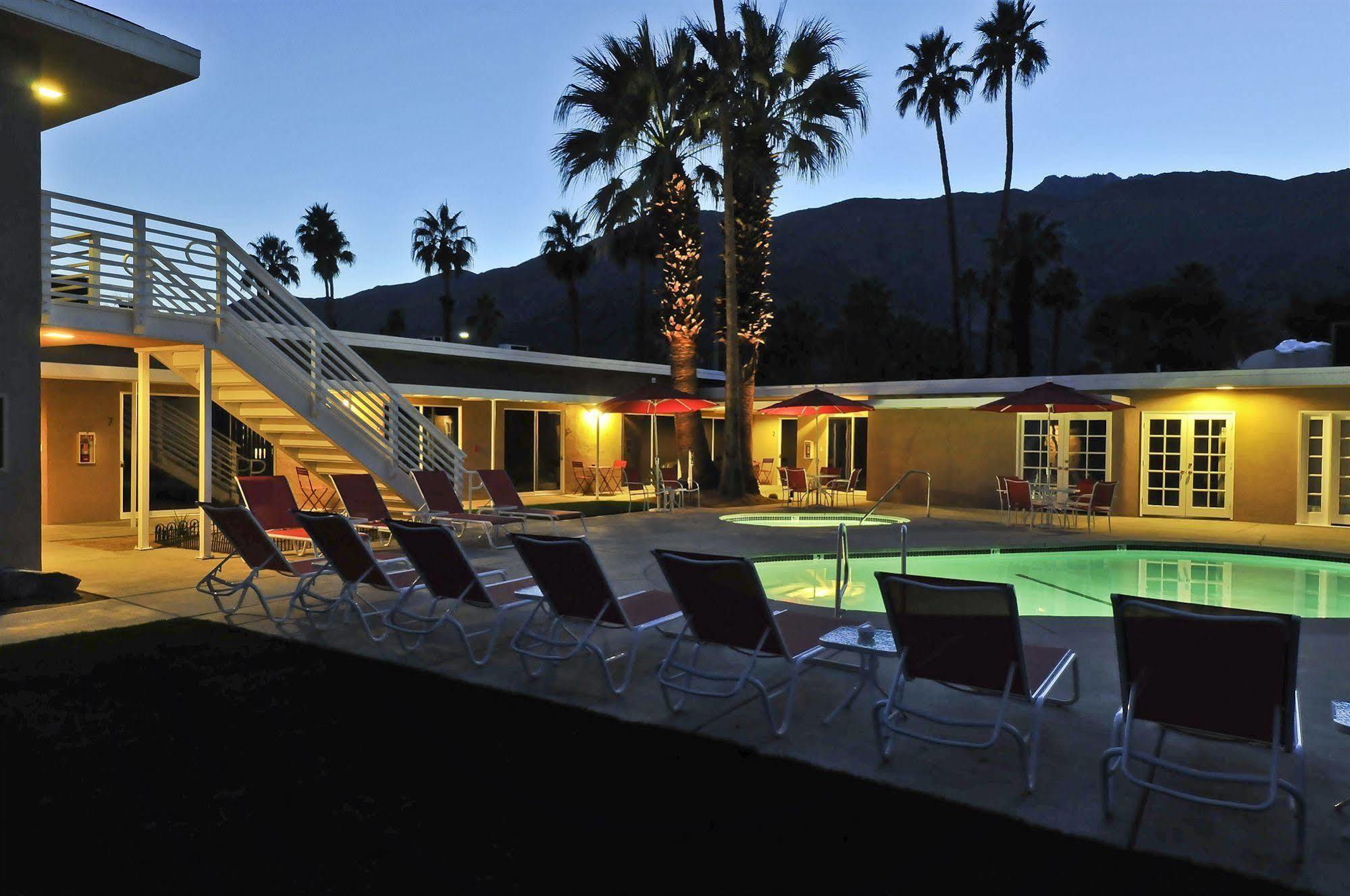 Bearfoot Inn - Clothing Optional Hotel For Gay Men Palm Springs Exterior foto
